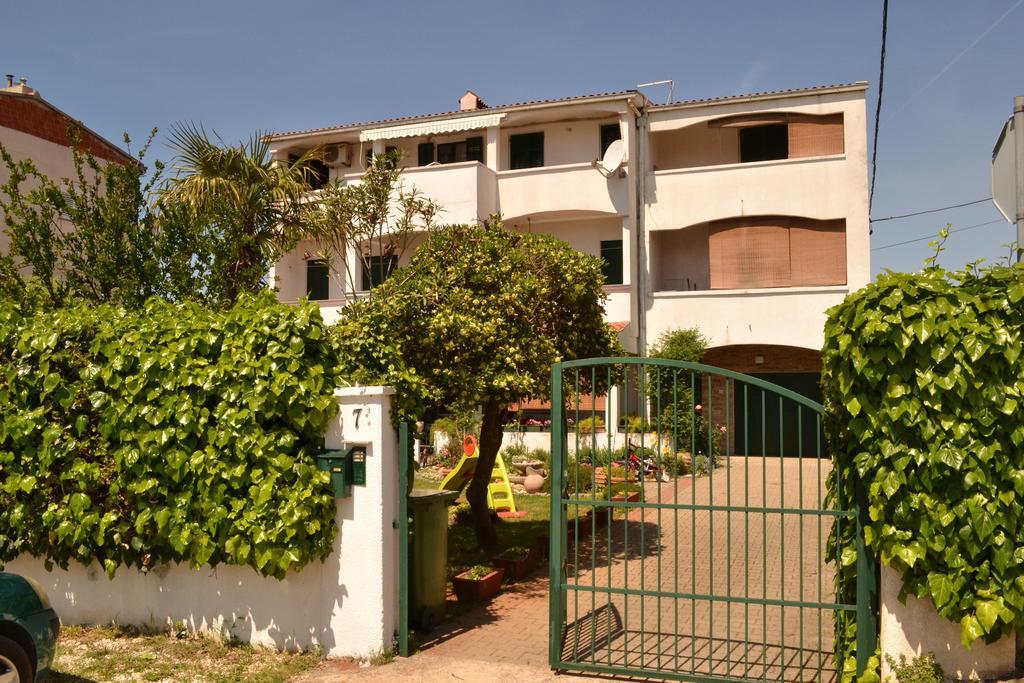 Apartments Meri Zára Kültér fotó