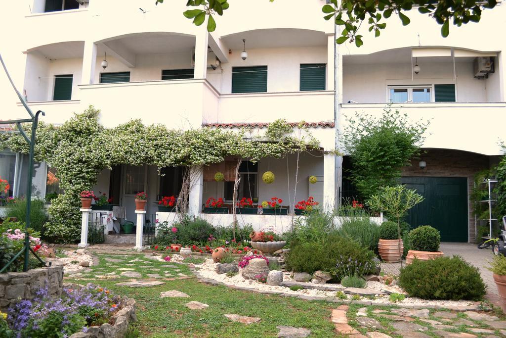 Apartments Meri Zára Kültér fotó